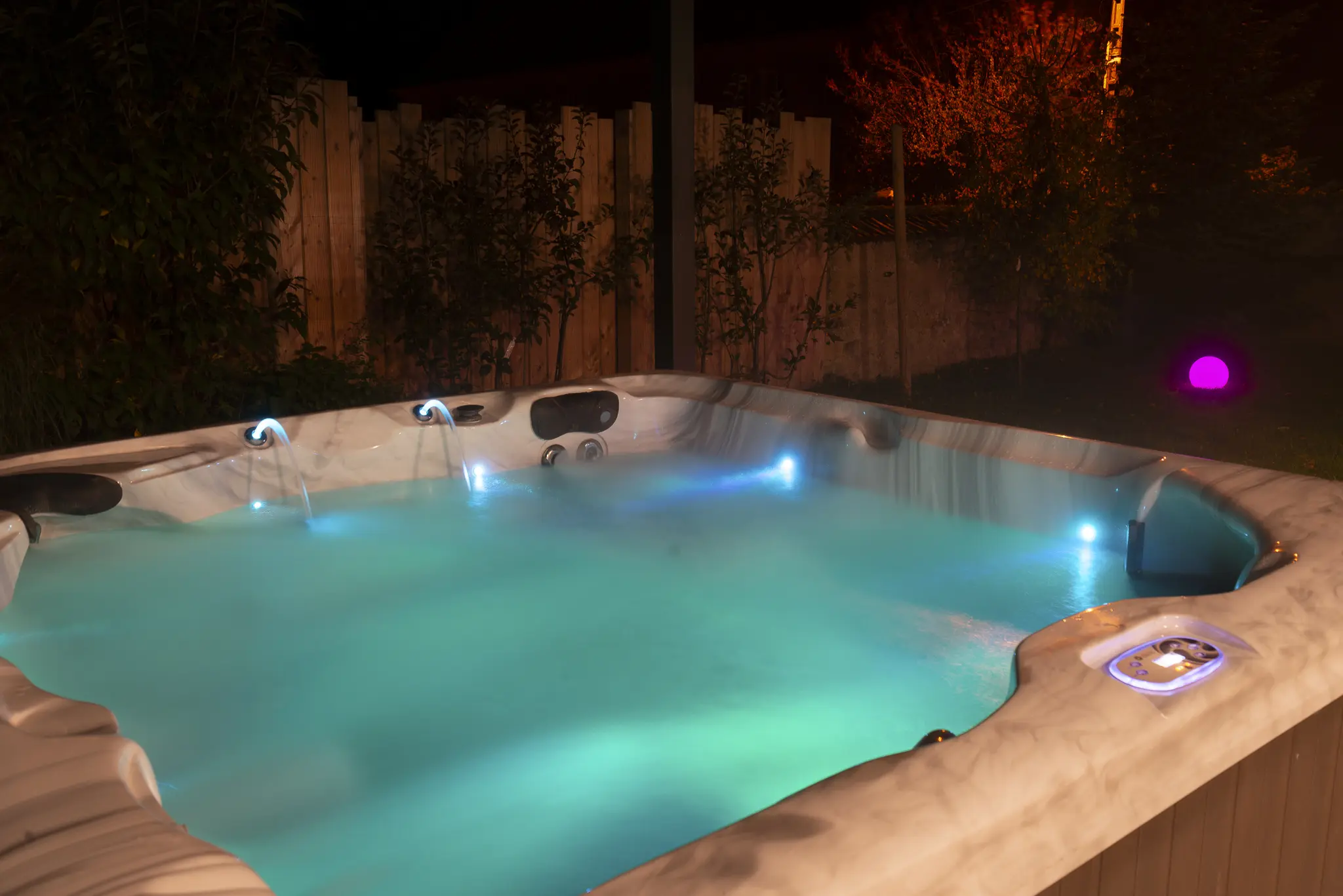 Jacuzzi privatif FireSens pour une nuit romantique en Haute-Saône
